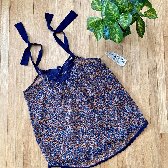 Vanilla Star Floral Tie-Strap Shoulder Lace Cami Top - Smock at Back Size S - Picture 2 of 11